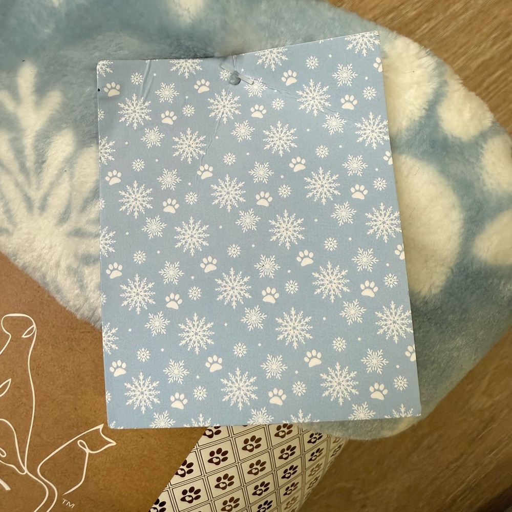 NWT Luxury Plush Pet Blanket Blue Snowflake Winter Dog Cat Throw 40"x54" Pet Paw - Picture 4 of 4